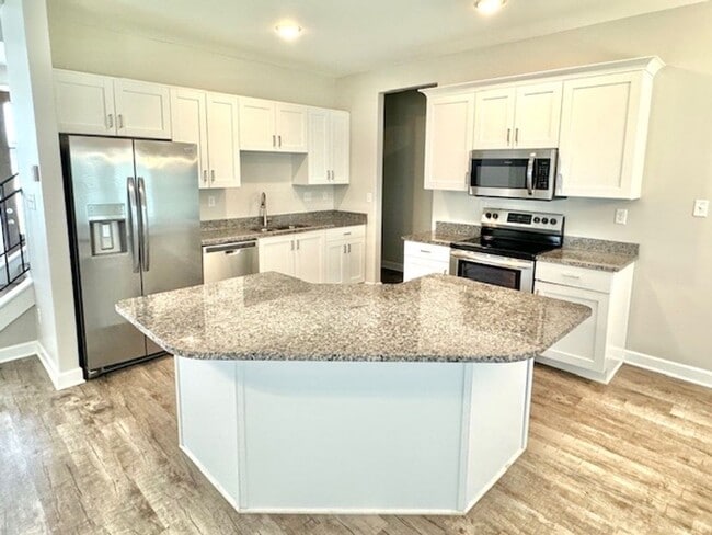 Building Photo - TuckerLanding5592