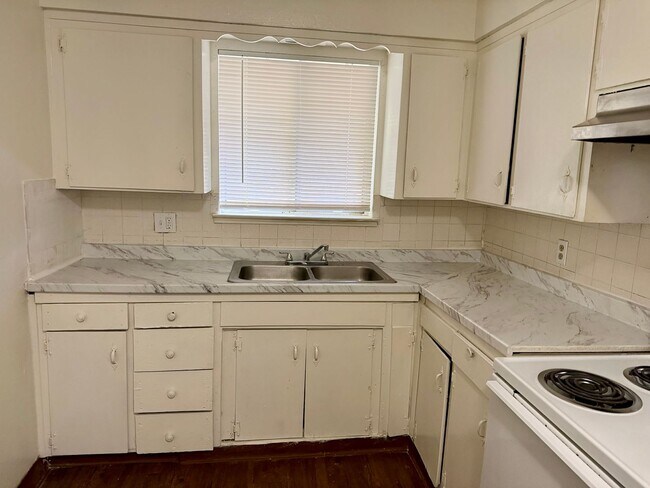 Building Photo - 489 S Backer Ave