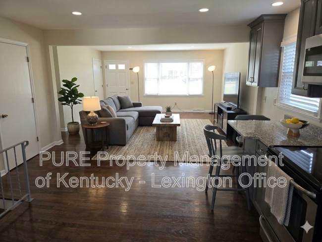 Building Photo - 2225 Sandra Ct