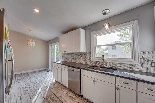 Building Photo - Cute 3 Bedroom 2 Bathroom Home