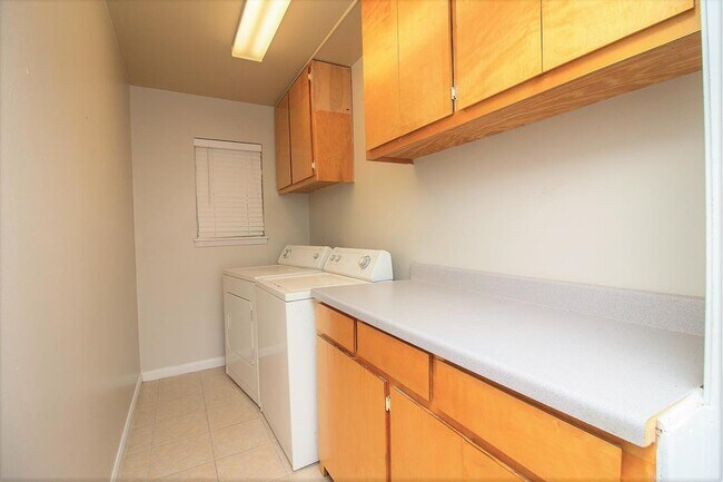 Building Photo - 7 Woody Creek Dr