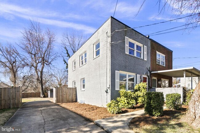 Building Photo - 1936 N Dinwiddie St