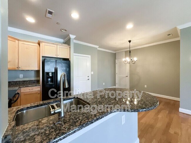 Building Photo - 518 Clarice Ave