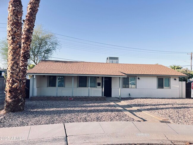 Building Photo - 1816 E Palmcroft Dr