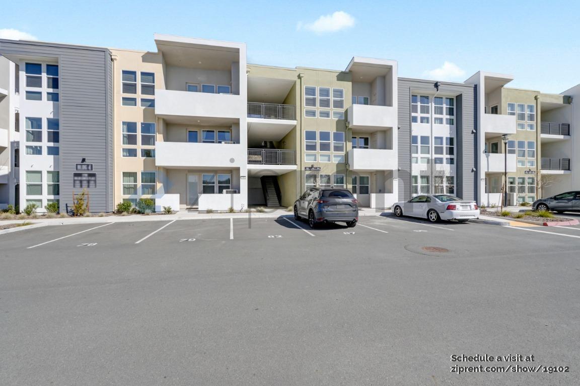 Building Photo - 2700 Wildflower Sta Pl