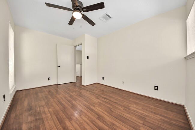 Building Photo - 9001 Imogene St