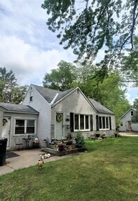 Building Photo - 2245 Pinewood Dr