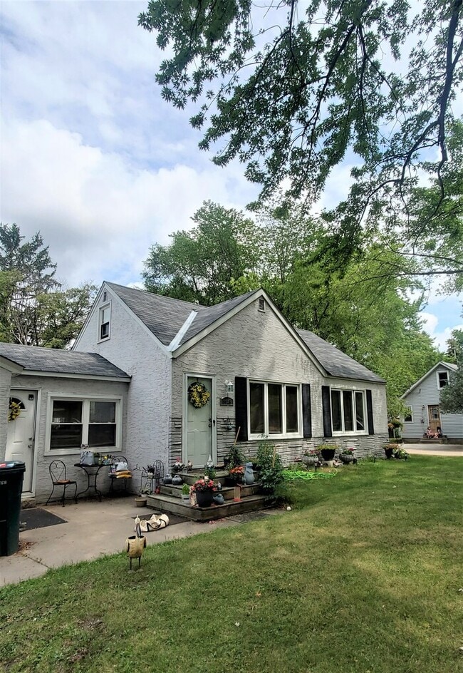 Primary Photo - 2245 Pinewood Dr