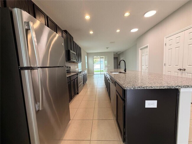 Building Photo - 8125 Graycliff Ave