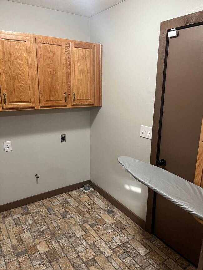 Building Photo - Adorable 3 Bedroom, 2 Bath Home!