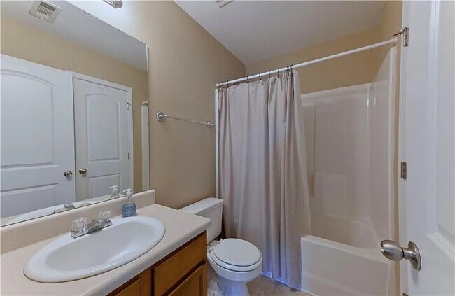 Building Photo - 5 Bedroom 3.5 Bathroom House in Douglasville GA