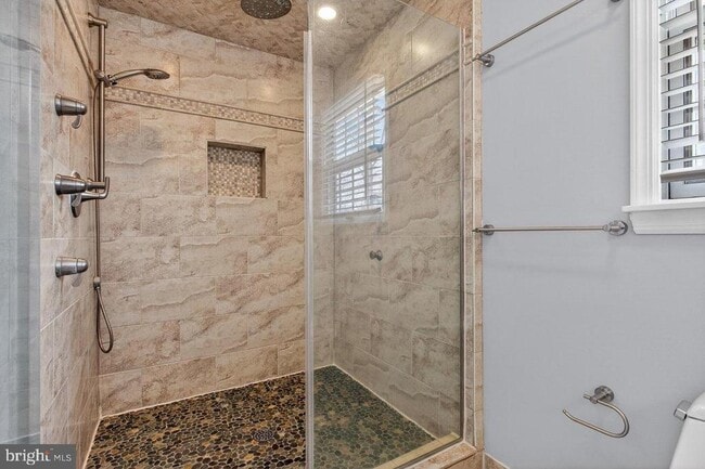 Building Photo - 16 Beechtree Ln