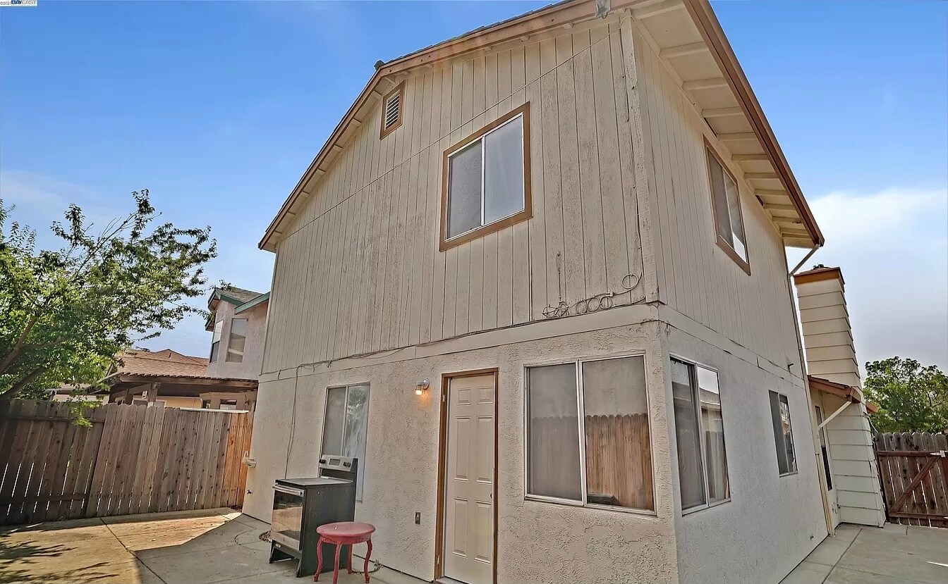 Building Photo - 3480 Briar Ln