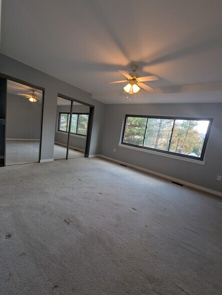 Building Photo - 3145 Hawthorne Dr NE