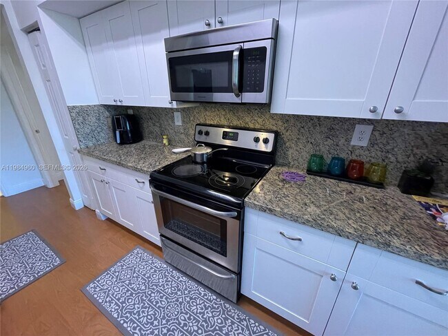 Building Photo - 140 SW 117th Ave