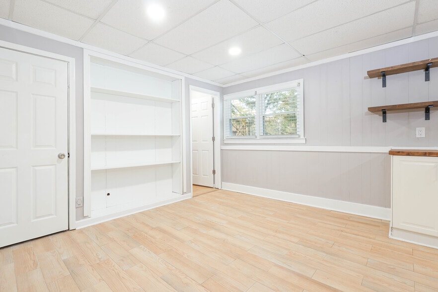 Building Photo - 225 Willow Lake Ln