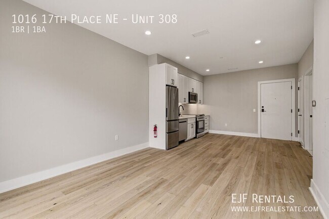 Building Photo - 1016 17th Pl NE