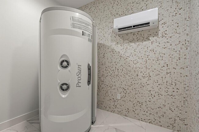 Building Photo - 1664 Hillside Terrace