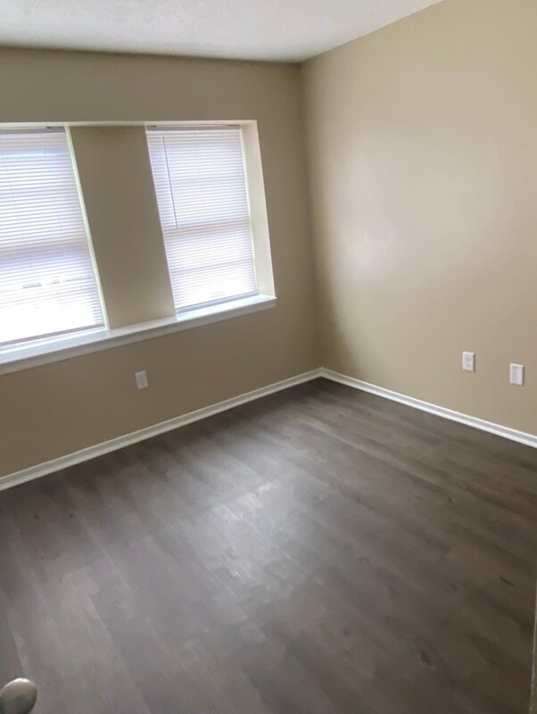 Building Photo - 1500 Millview Dr