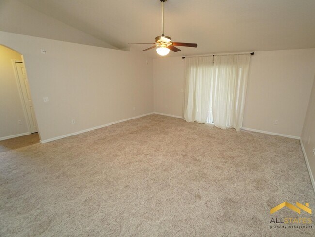 Building Photo - 694 Park Valley Cir