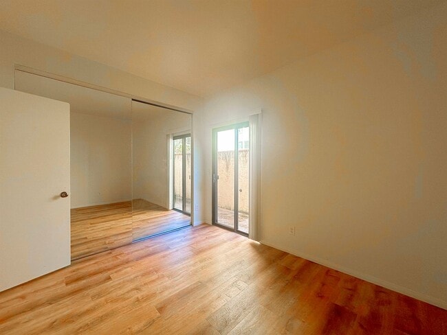 Building Photo - Awesome condo next to North Park Community...