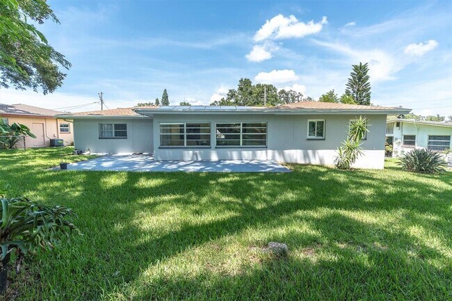 Building Photo - 1636 Bravo Dr