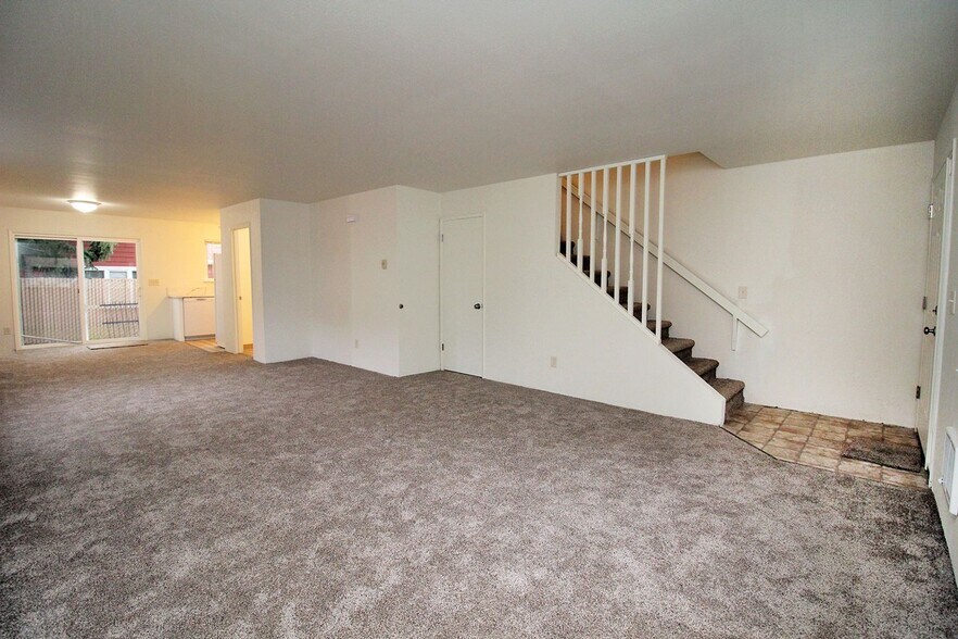 Building Photo - 2658-2658 SE 125th Ave