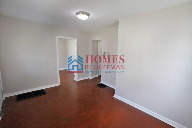 Building Photo - Two Bedroom House | Move In Ready!