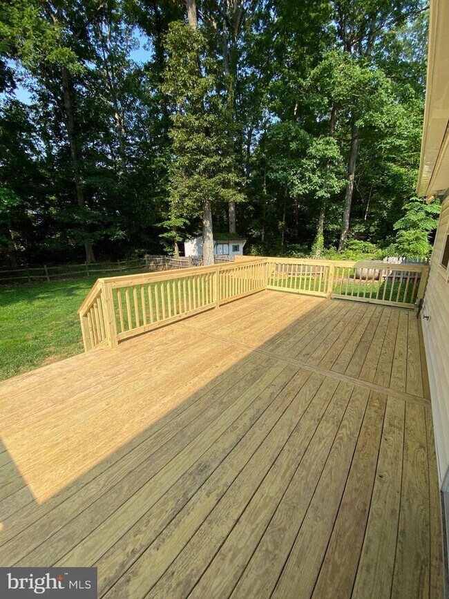 Building Photo - 45395 Woodlawn Dr