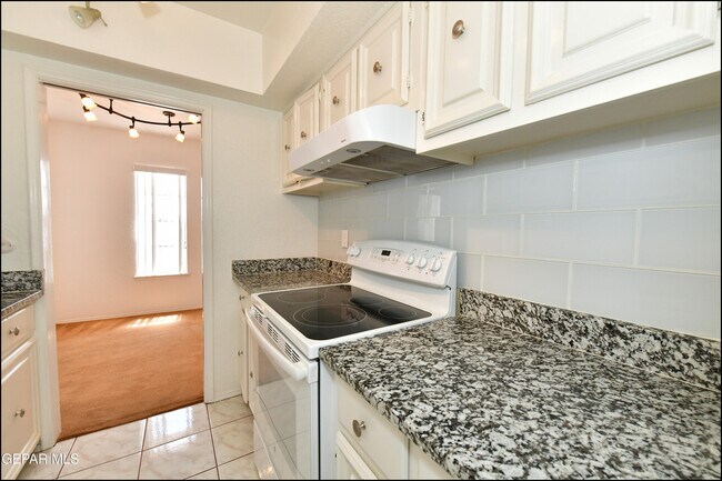 Building Photo - 6201 Escondido Dr