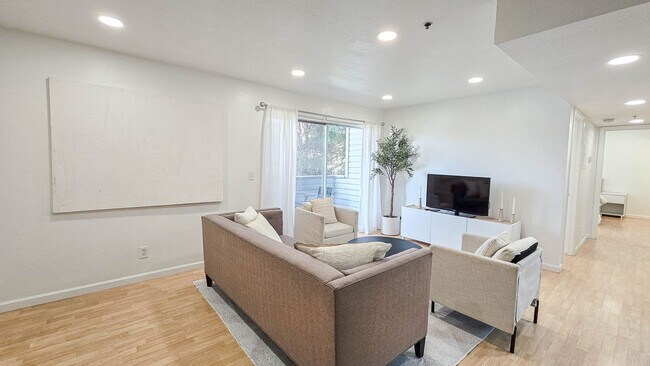 Building Photo - 525 S 900 E