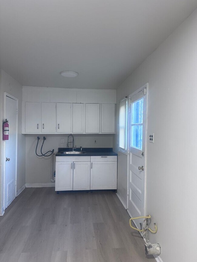 Building Photo - VOUCHER FREINDLY - COME SEE!!!!!!