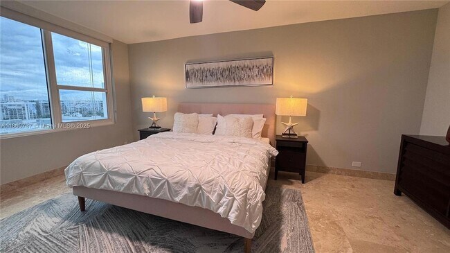 Building Photo - 3505 S Ocean Dr