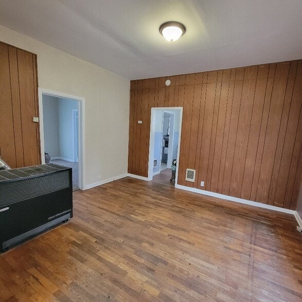 Building Photo - 319 SE Rose St