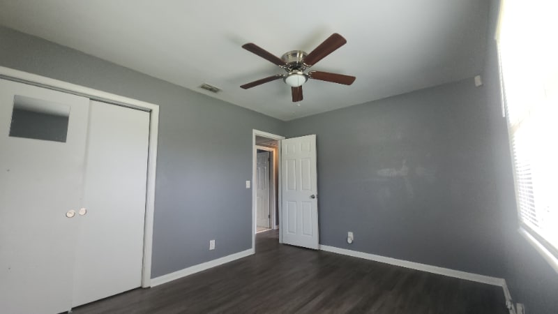 Building Photo - 2625 Kershaw Dr W