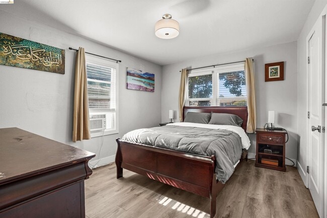 Building Photo - 80 Loma Vista Way