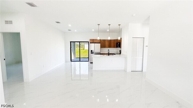 Building Photo - 723 Bering Ave S