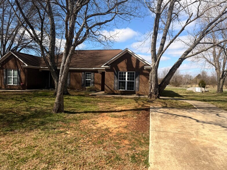 Building Photo - 452 Banyon Rd