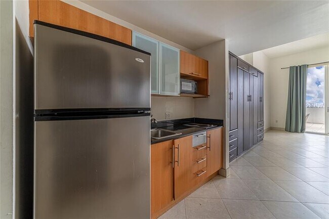 Building Photo - 1750 N Bayshore Dr