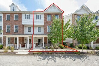 Building Photo - Exceptional townhome -- come back to unwin...