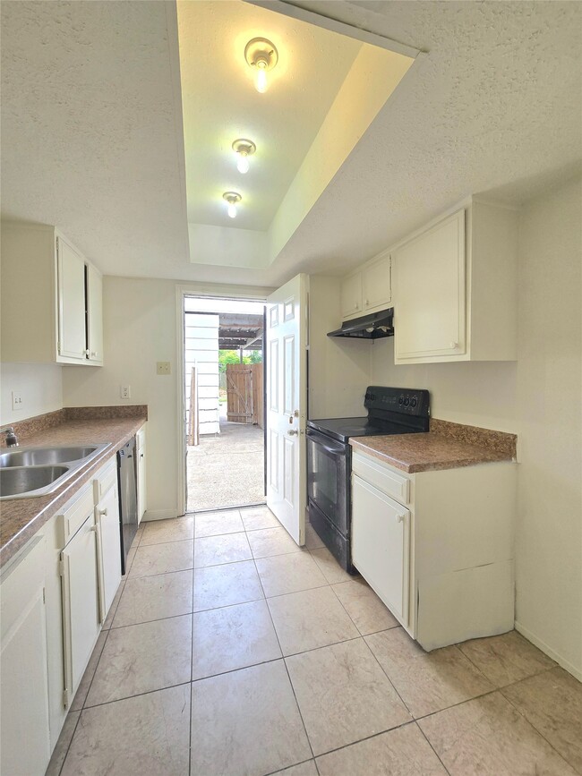 Building Photo - 7063 Chasewood Dr