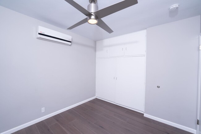 Building Photo - 2-bedroom/1-bathroom Apartment Available!!!