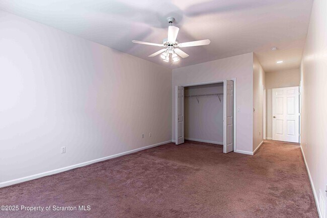 Building Photo - 4013 Pond View Dr