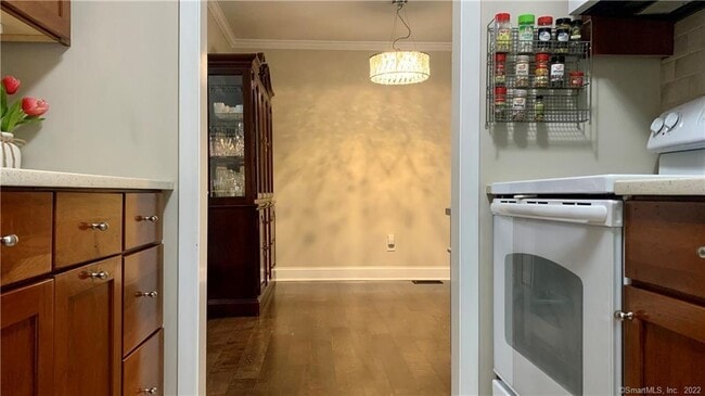 Building Photo - 3 Oakwood Dr