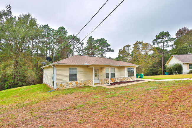 Building Photo - 213 Pinoak Ct