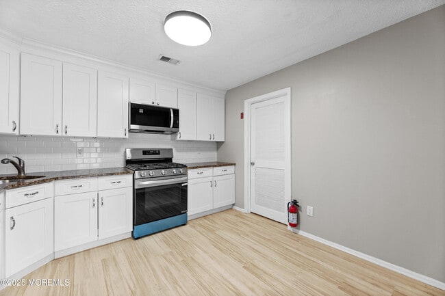 Building Photo - 316 Tulip Ln