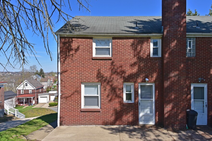 Rear patio and backyard access from kitchen - 31 Marylea Ave