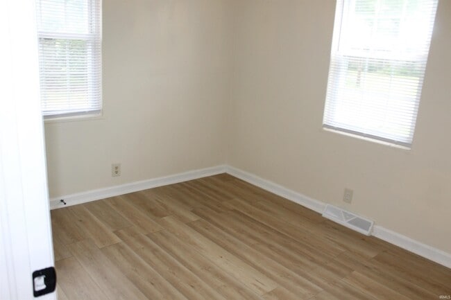 Building Photo - 1716 S Walnut Ln