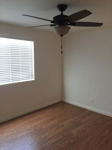 Building Photo - 922 W 25th St