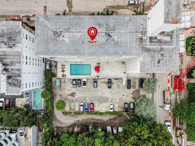 Building Photo - 1300 Lincoln Rd